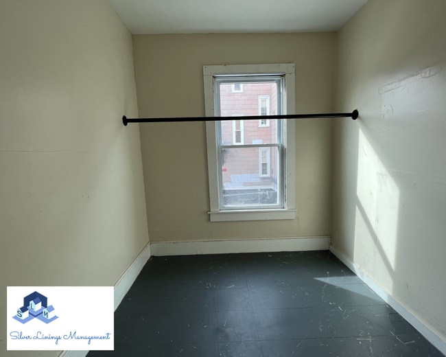 Building Photo - 127 Austin St