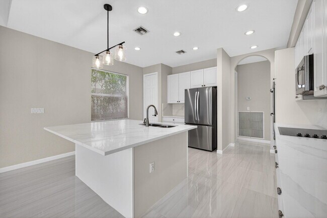 Building Photo - 2237 Newport Isles Blvd