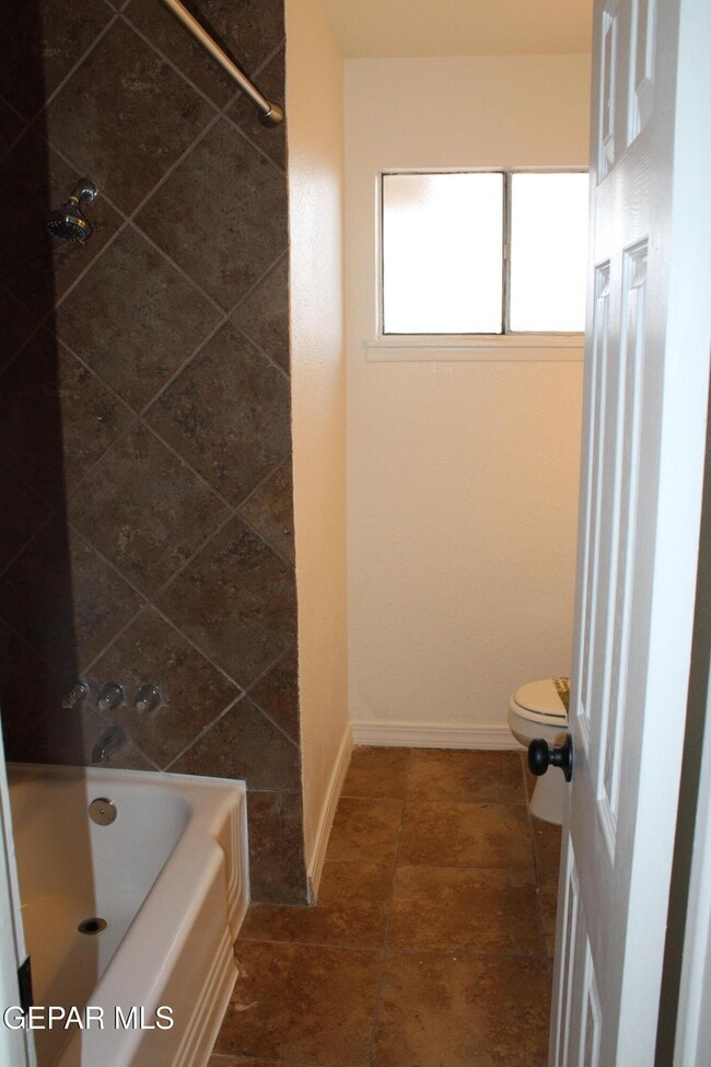Building Photo - 5656 Sun Valley Dr