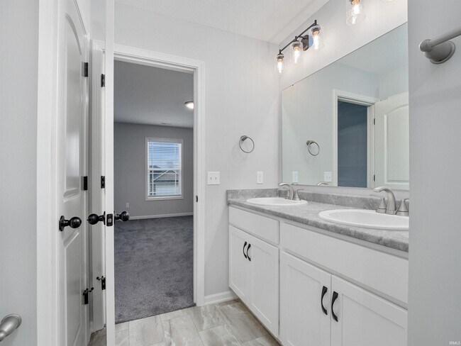 Building Photo - 14732 Verona Lks Psge