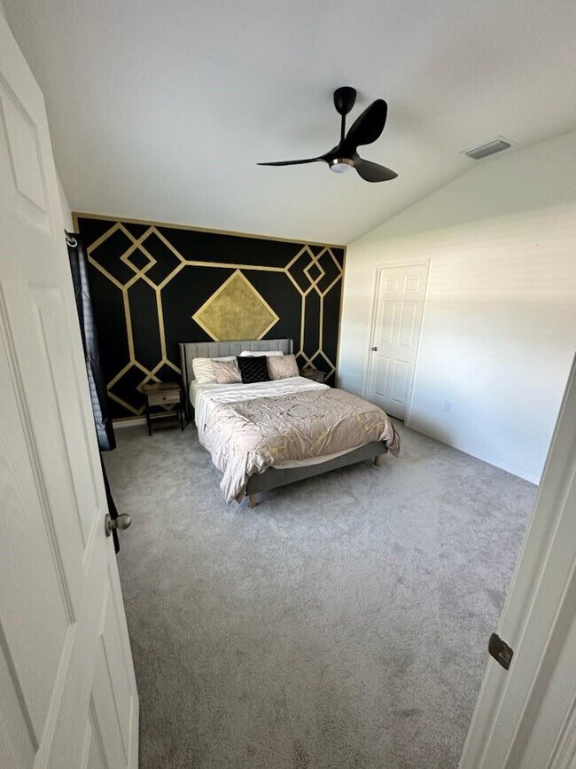 Building Photo - 1099 Dania Cir