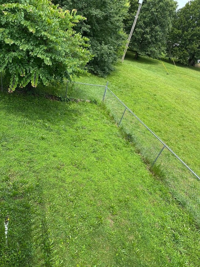 Building Photo - 4 Bed 2.5 Bath w/ Fenced Yard