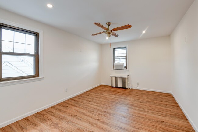 Building Photo - 815 3rd St