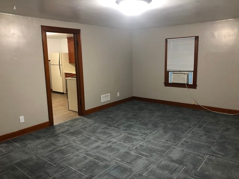 Living Room - 323 W Wheeler Ave