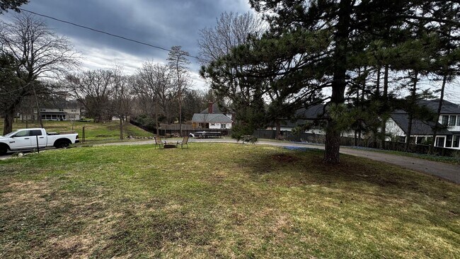 Building Photo - Wonderful 4BR 3BA w/ 2 Car Garage on 1.38 Acres in desirable Mendota Heights neighborhood!