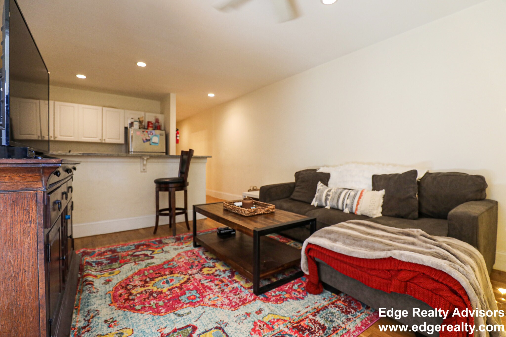 Building Photo - 55 Thatcher St