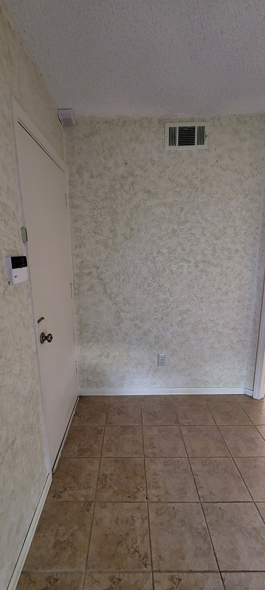 Enterance 1 - 643 Cimarron Trl