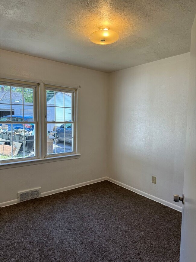 Building Photo - 3641 Ingleside Rd