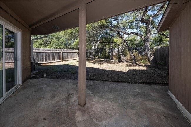 Building Photo - 11 Deerfield Dr