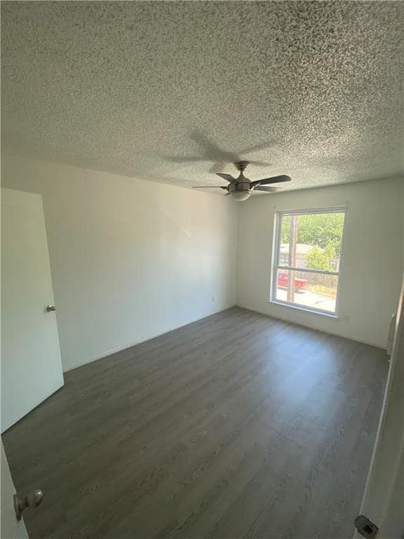 Building Photo - 2401 Manor Rd