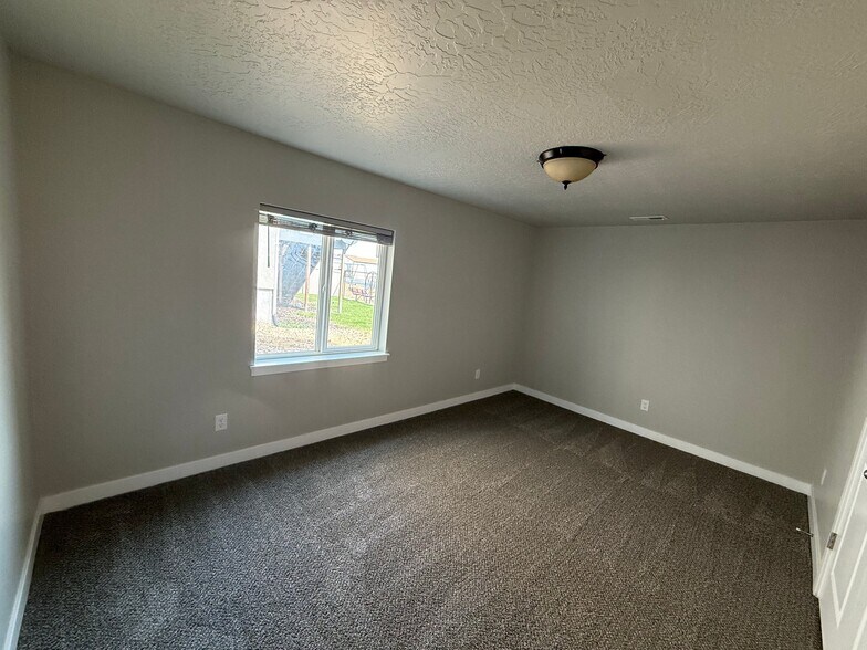 Building Photo - 12347 Bigbend Vista Dr