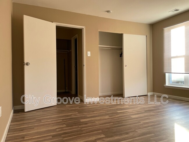 Building Photo - 2201 Strahle St
