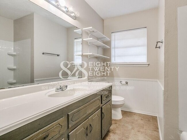 Building Photo - Midwest City 3 Bed/2 Bath House with Attached Two-Car Garage!