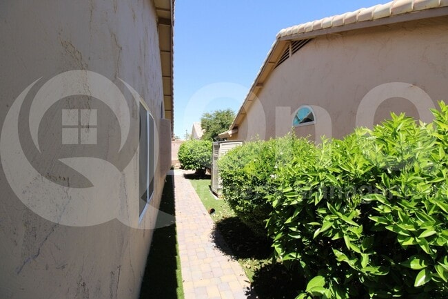 Building Photo - 14566 W Bison Path