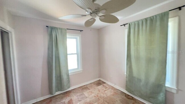Building Photo - 332 Buena Vista Dr S