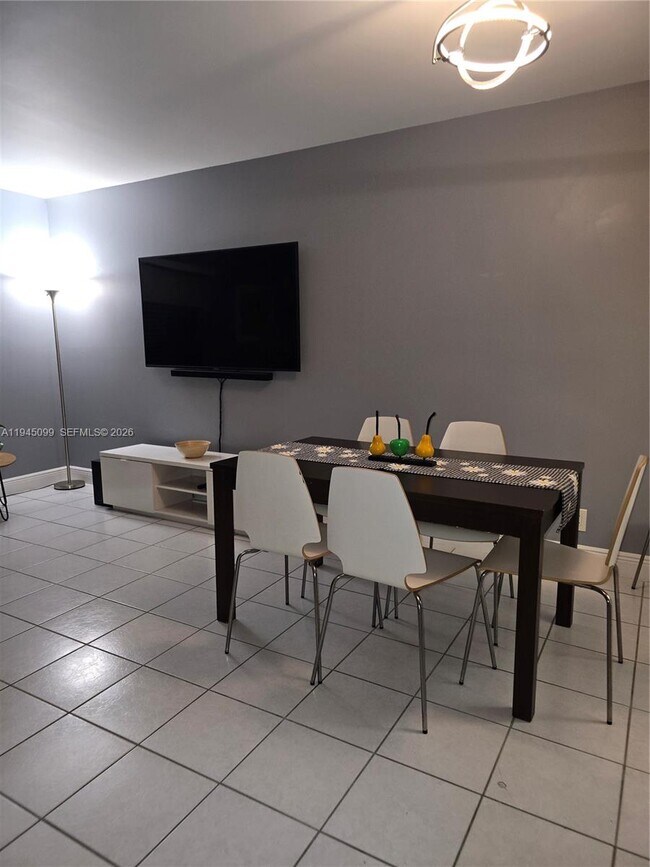 Building Photo - 2171 NE 66th St