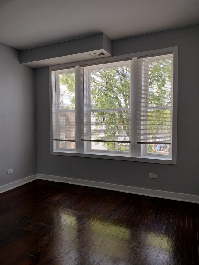Building Photo - 1413 W 66th St