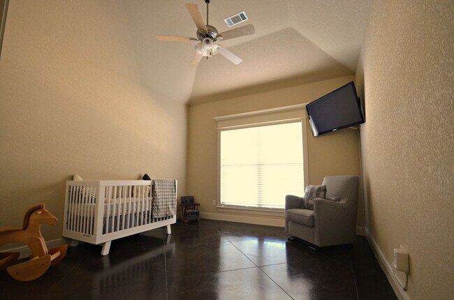 Building Photo - 3625 W Mountain View Dr