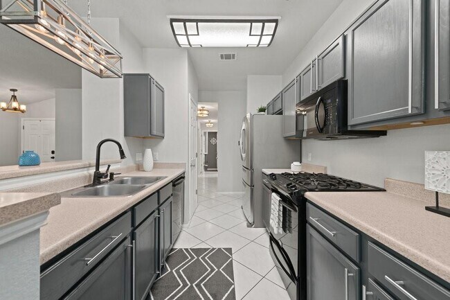 Building Photo - 1514 Lobo Mountain Ln