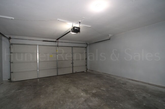 Building Photo - Updated Beauty! A Must See!