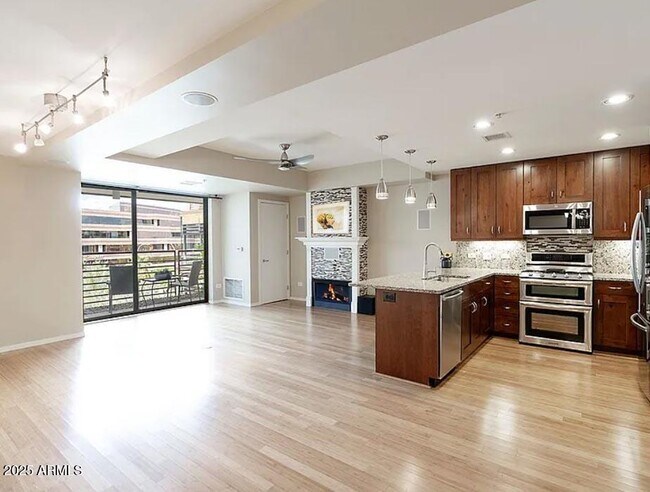Building Photo - 7141 E Rancho Vista Dr