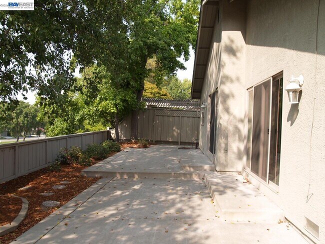 Building Photo - 703 Paradise Valley Ct