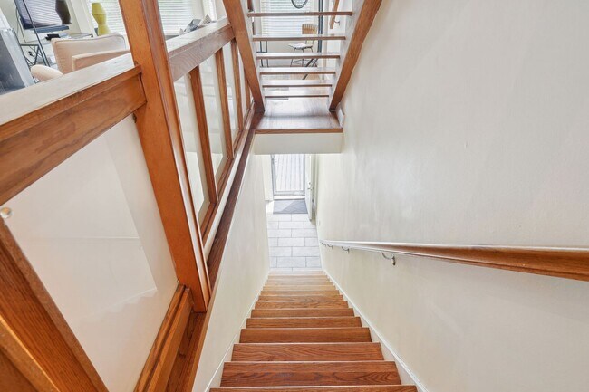 Building Photo - Beautiful 3br/4ba Columbia Heights Home wi...