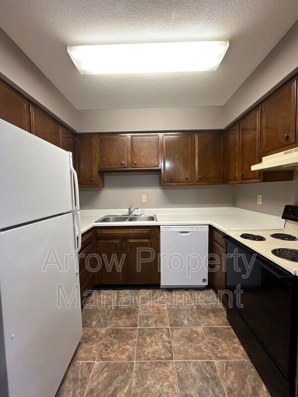 Building Photo - 3831 S 46th St