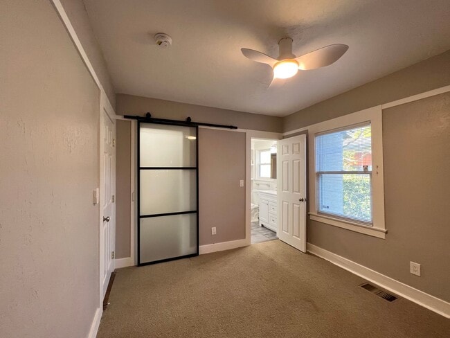 Building Photo - 2 Bedrooms, 1 Bathroom Charmer Near Downtown Napa