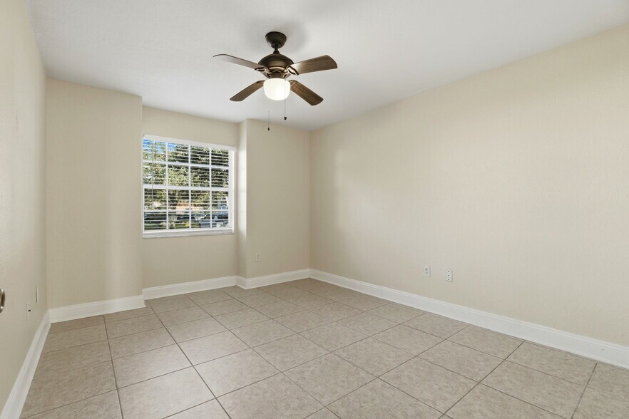 Building Photo - 13839 Fairway Island Dr