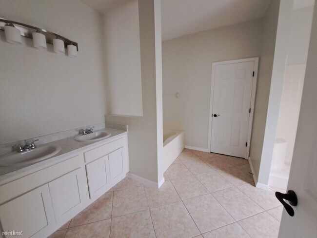 Building Photo - 4 br, 2 bath House - 17 Renfro Ln