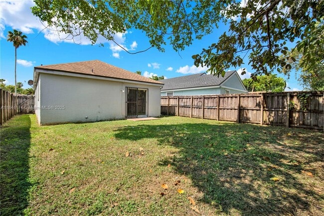 Building Photo - 941 SW 7th Ct