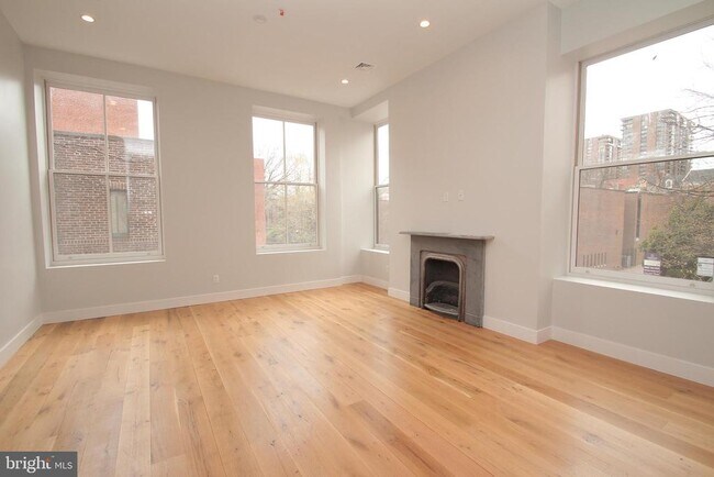 Building Photo - 220 S 3rd St