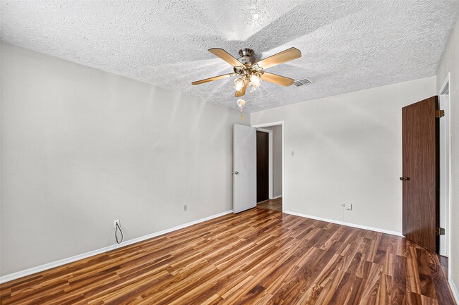 Building Photo - 3602 Cedarcrest Dr