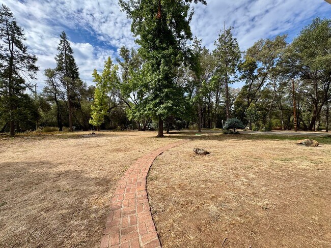 Building Photo - 5780 Stanley Dr