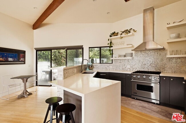 Building Photo - 303 Mavis Dr