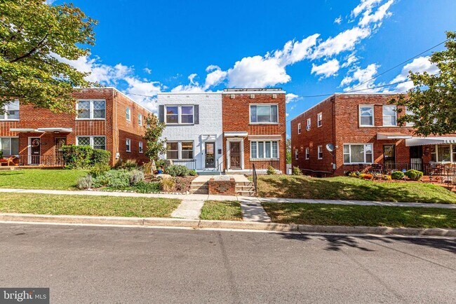 Building Photo - 5513 Chillum Pl NE
