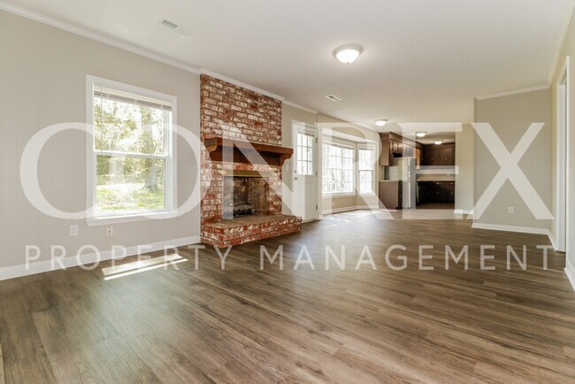 Building Photo - Recently Renovated 3 Bedroom Home in Charl...