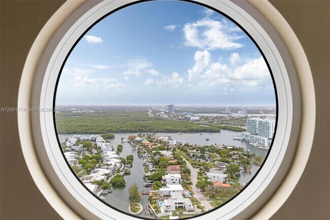 Building Photo - 16051 Collins Ave