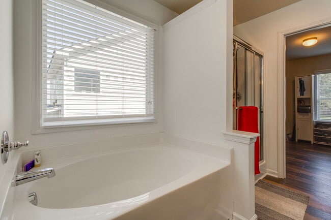 Building Photo - 456 Edenhall Dr