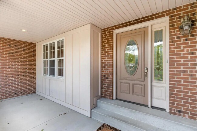 Building Photo - 1703 Cottontail Dr