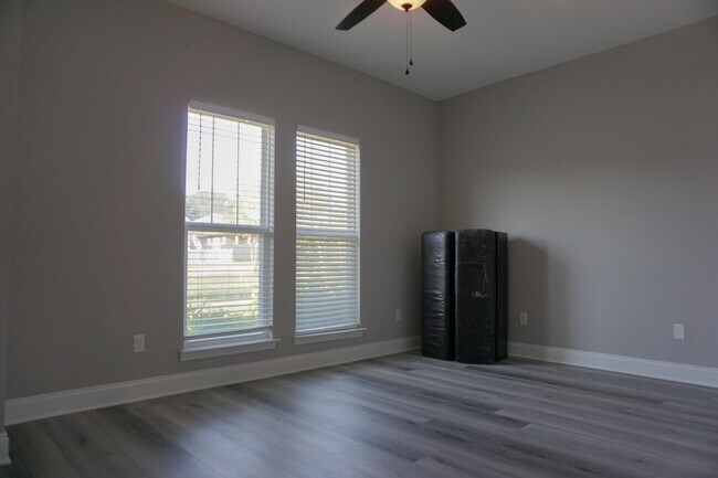 Building Photo - 48 9th Ave