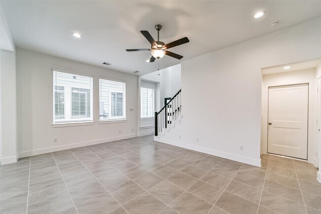 Building Photo - 1531 Crystal Stream Dr