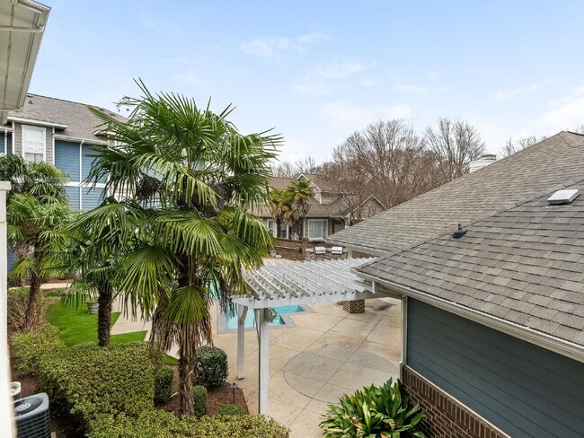 Building Photo - Charming Dilworth Condo in Olmsted Park – Walkable, Updated, Furnished Option Available. Pool Views!