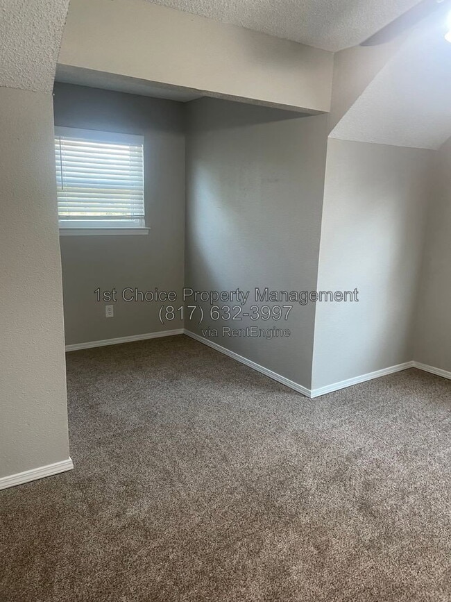 Building Photo - 1516 Oakridge Ct W