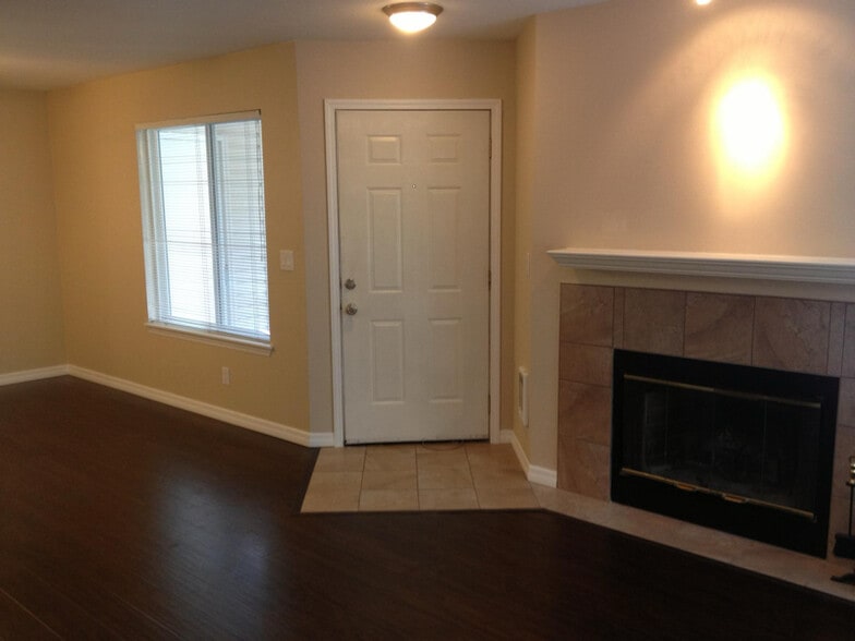 Building Photo - 9210 Market Pl