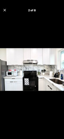 Building Photo - 918 8th Ave