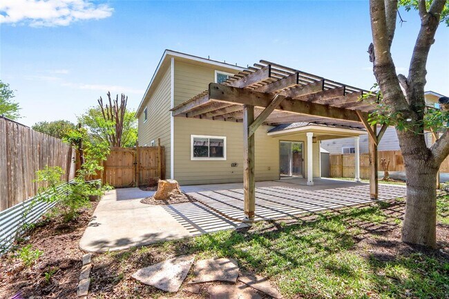 Building Photo - 7831 Saddle Run