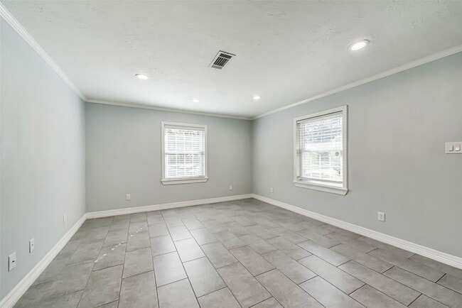 Building Photo - 4702 Maple St