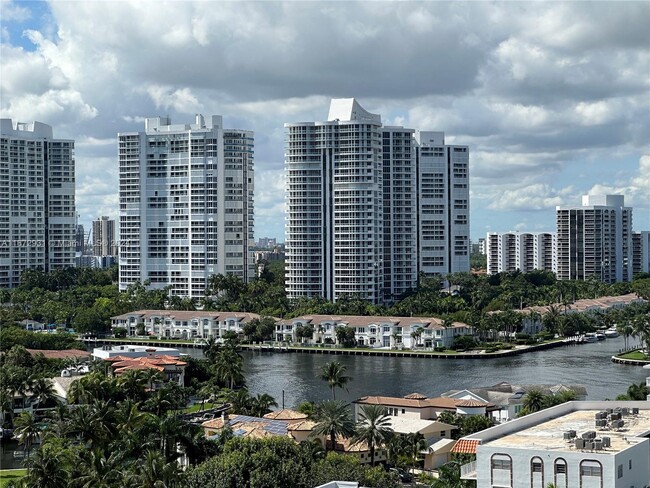 Building Photo - 3180 S Ocean Dr